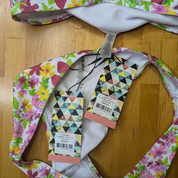 NWT Cutout Halter Crossover Bikini With Strawberry / Floral Print Size Small - Picture 4 of 9